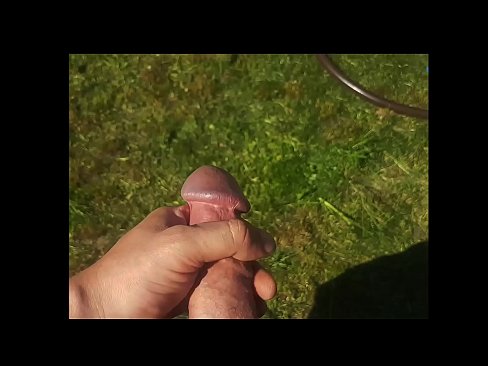 ❤️ Hot hottie gets kanyang pink puki fucked at cums sa isang pumulandit sa isang summer garden ❌ Porno sa amin ﹏